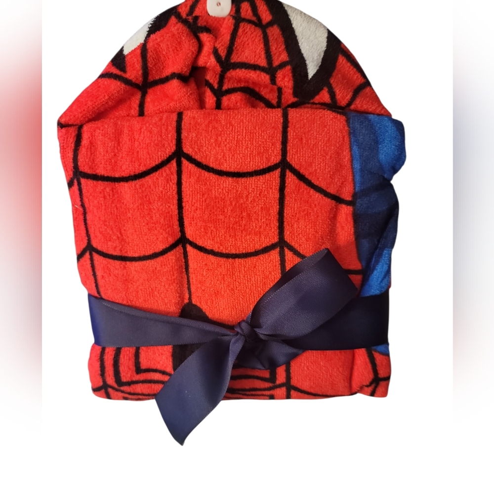 Marvel Spider-Man Hooded Towel Poncho - Picture 3 of 3